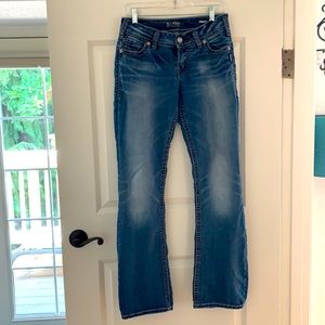 Silver jeans. Suki mid boot cut. Size 29 L 33.